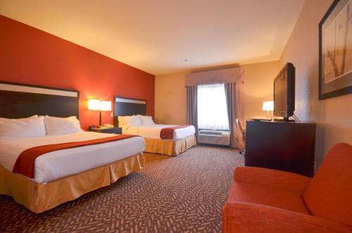 Holiday Inn Express & Suites Pine Bluff/Pines Mall, an IHG Hotel