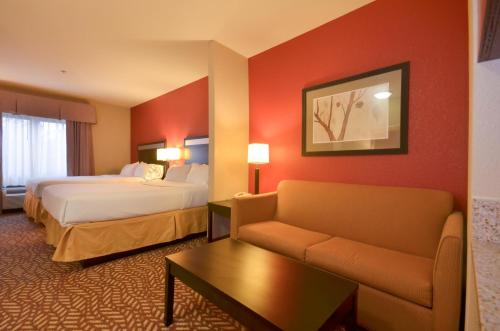 Holiday Inn Express & Suites Pine Bluff/Pines Mall, an IHG Hotel