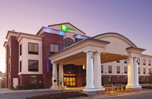 Holiday Inn Express & Suites Pine Bluff/Pines Mall, an IHG Hotel
