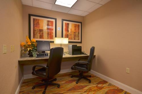 Holiday Inn Express & Suites Pine Bluff/Pines Mall