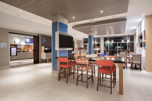 Holiday Inn Express & Suites - Denver NE - Brighton an IHG Hotel - image 4