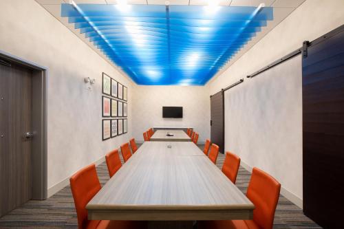 Holiday Inn Express & Suites - Denver NE - Brighton an IHG Hotel - image 6