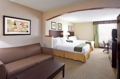 Holiday Inn Express Hotel & Suites Cleveland-Streetsboro