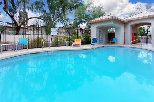 Holiday Inn Express and Suites Phoenix Tempe - University an IHG Hotel - image 9