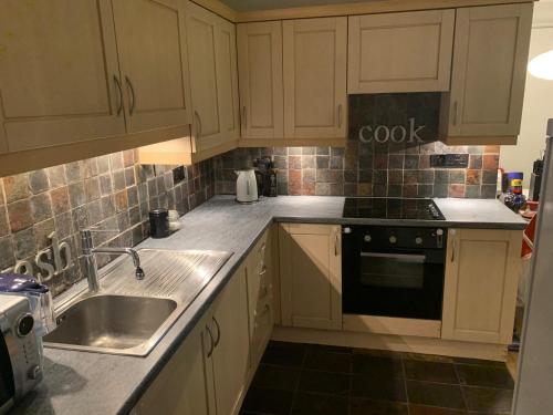 Stansted spacious 2-bed apartment, easy access to Stansted Airport & London