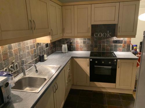 Stansted spacious 2-bed apartment, easy access to Stansted Airport & London photo 4