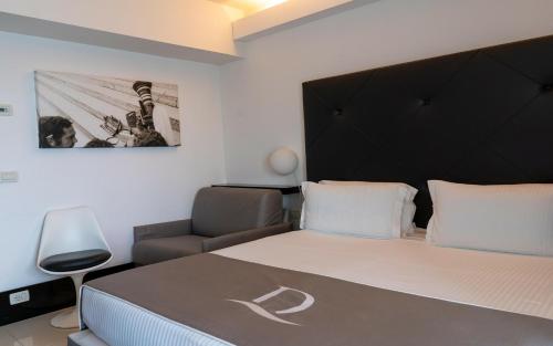 1 queen bed, 1 sofa bed
