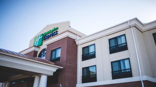 Holiday Inn Express & Suites Morton Peoria Area an IHG Hotel