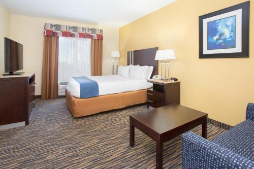 Holiday Inn Express & Suites Denver North - Thornton, an IHG Hotel