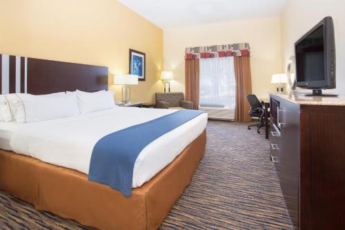 Holiday Inn Express & Suites Denver North - Thornton, an IHG Hotel