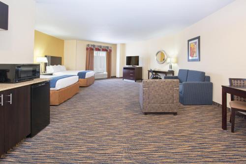Holiday Inn Express & Suites Denver North - Thornton, an IHG Hotel