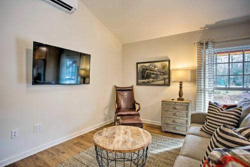Newly Remodeled Apartment on Main Street in Saluda in Saluda, USA