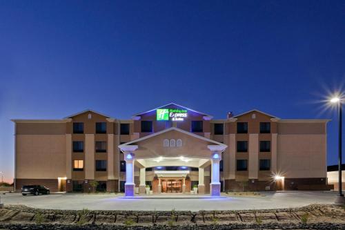 Holiday Inn Express & Suites Deming Mimbres Valley an IHG Hotel - image 4