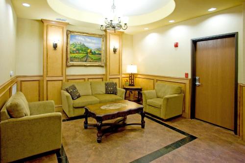 Holiday Inn Express & Suites - Jourdanton-Pleasanton, an IHG Hotel