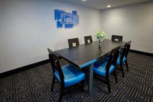 Holiday Inn Express & Suites Birmingham South - Pelham an IHG Hotel - image 9