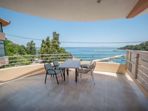 2 bedrooms, 4 beds