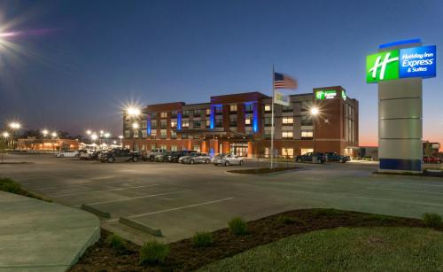 Holiday Inn Express & Suites Dodge City