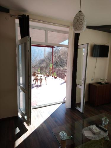 Shared lounge/TV area, Guest house in Alaverdi in Alaverdi