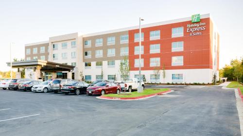 Holiday Inn Express & Suites Russellville an IHG Hotel