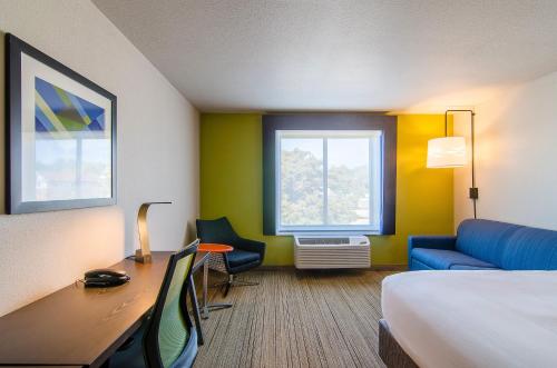 Holiday Inn Express & Suites - Atchison, an IHG Hotel