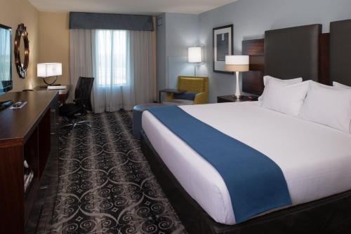 Holiday Inn Express & Suites Kansas City Airport an IHG Hotel - image 10