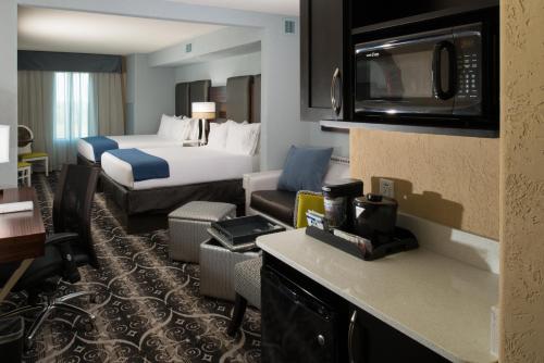 Holiday Inn Express & Suites Kansas City Airport an IHG Hotel - image 14