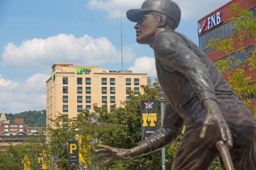 Holiday Inn Express & Suites Pittsburgh North Shore