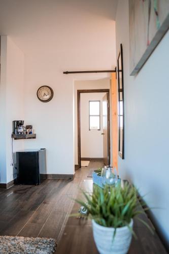 Facilities, Luna Del Valle in El Porvenir