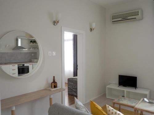 Modern Yellow 1BD Apartment - Near to Vitosha Boulevard by Flat Mаnager, Sofia (Foto 9)