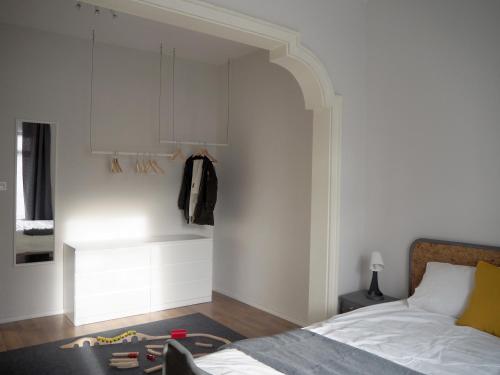 Modern Yellow 1BD Apartment - Near to Vitosha Boulevard by Flat Mаnager, Sofia (Foto 10)