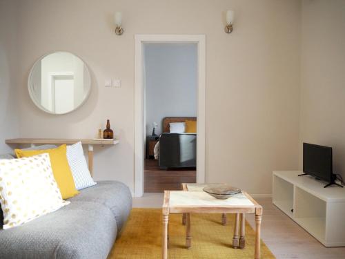 Modern Yellow 1BD Apartment - Near to Vitosha Boulevard by Flat Mаnager, Sofia