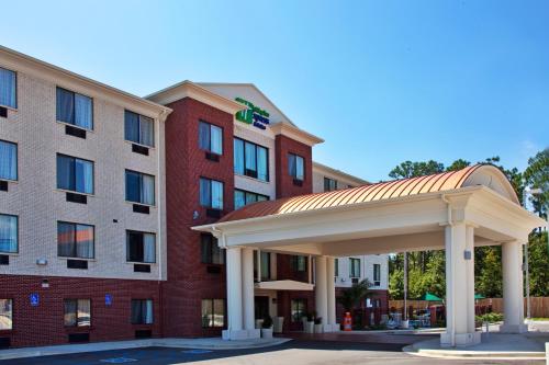 Photo - Holiday Inn Express Hotel & Suites Biloxi- Ocean Springs, an IHG Hotel