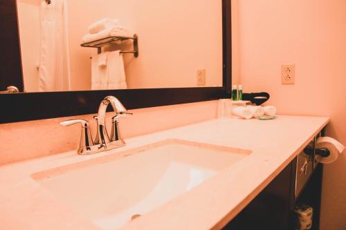 Holiday Inn Express & Suites Cumberland - La Vale, an IHG Hotel in La Vale, USA