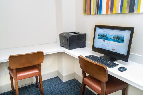 Holiday Inn Express & Suites Las Vegas SW Springvalley an IHG Hotel - image 40