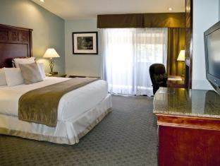 Best Western Plus Forest Park Inn