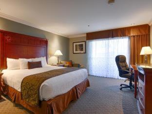 Best Western Plus Forest Park Inn