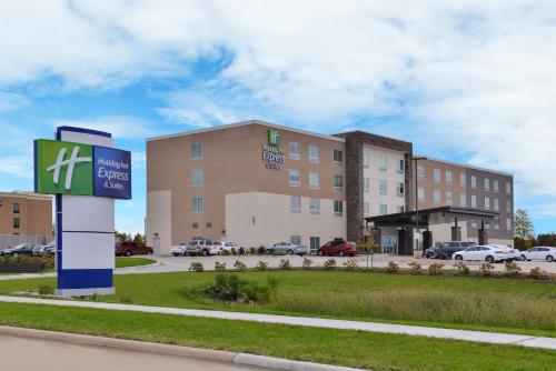 Holiday Inn Express & Suites - Marshalltown by IHG