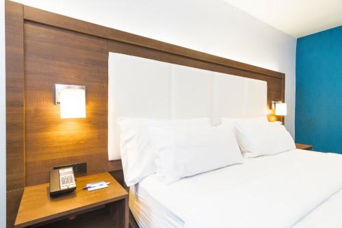 Holiday Inn Express Hollywood Walk of Fame By IHG - image 3