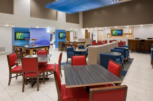 ทัศนียภาพภายนอกโรงแรม, Holiday Inn Express & Suites Minneapolis – West End by IHG in มินนิอาโปลิส (MN)