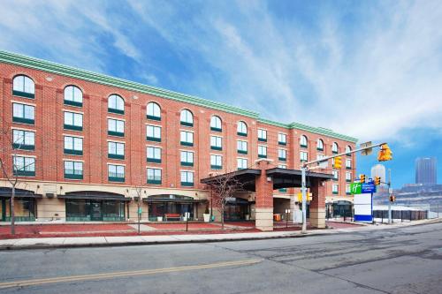 Holiday Inn Express Hotel & Suites Pittsburgh-South Side by IHG in Pittsburgh, USA