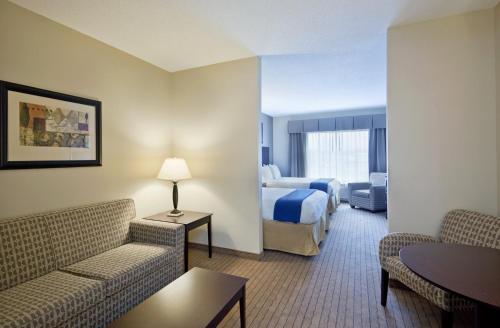 Holiday Inn Express & Suites Malone