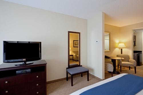 Holiday Inn Express & Suites Malone