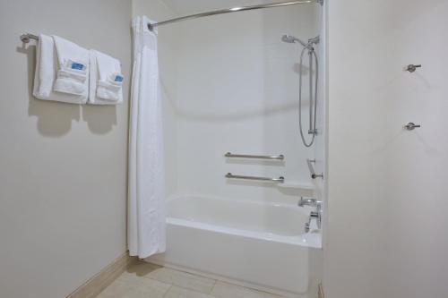 Holiday Inn Express & Suites - Parkersburg East, an IHG Hotel in Parish-Morris Subdivision, USA