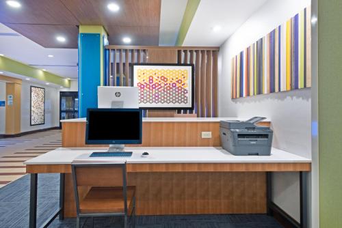 Holiday Inn Express & Suites Uniontown, an IHG Hotel in Uniontown, USA