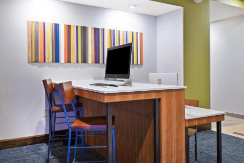 Holiday Inn Express & Suites Uniontown, an IHG Hotel in Uniontown, USA