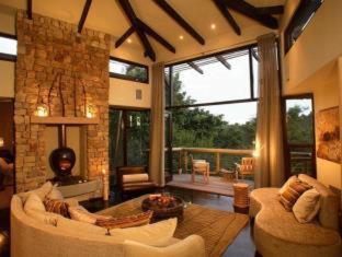 ซาลาทรีท็อปลอดจ์ (Tsala Treetop Lodge) in ฮาร์เคอร์วีลล์