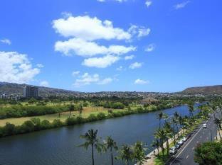 Waikiki Sand Villa Hotel