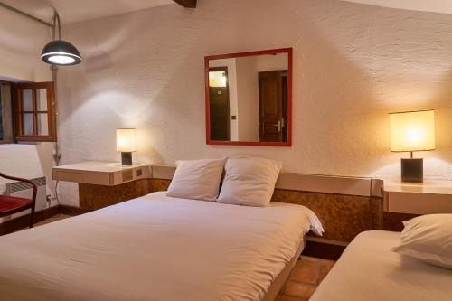 1 queen bed, 1 twin bed