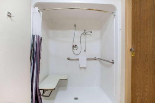 Queen Room - Mobility Access/Non-Smoking