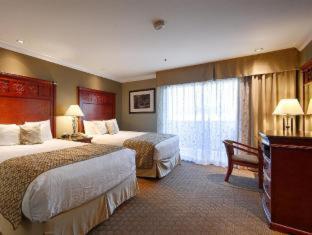 Best Western Plus Forest Park Inn